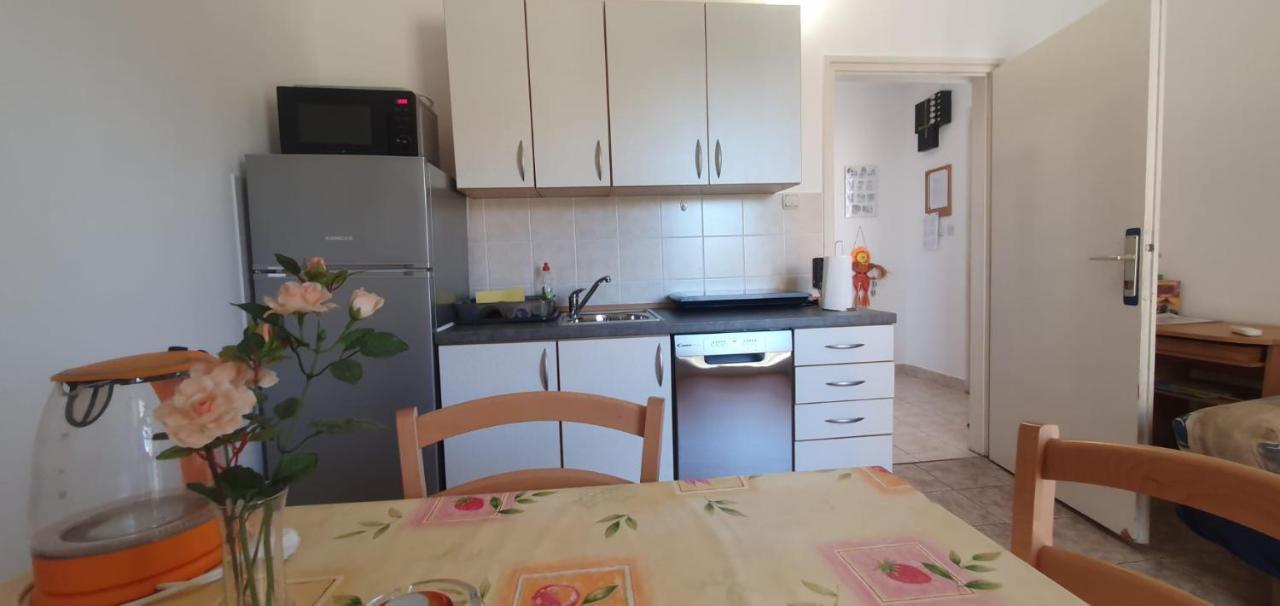 Apartmani Sonia Njivice Kültér fotó