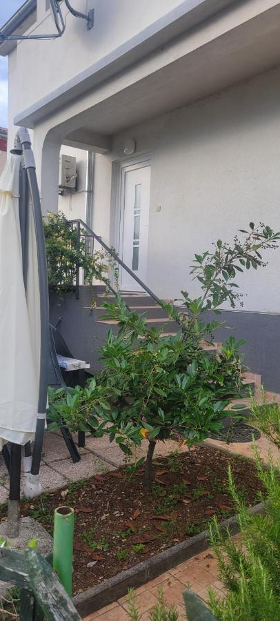 Apartmani Sonia Njivice Kültér fotó
