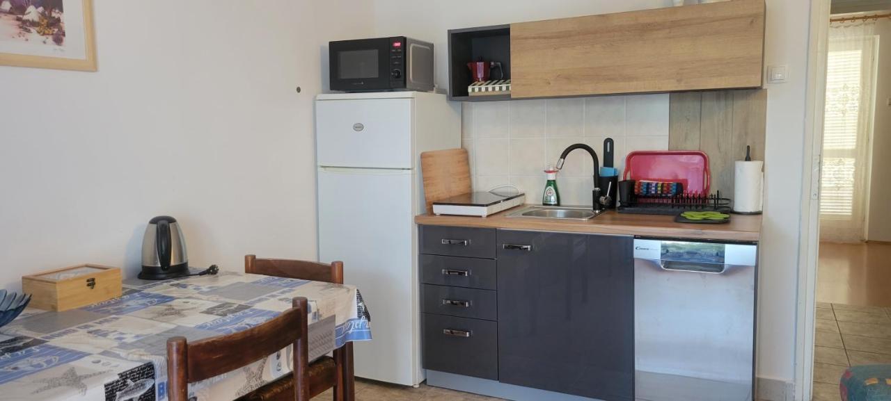 Apartmani Sonia Njivice Kültér fotó